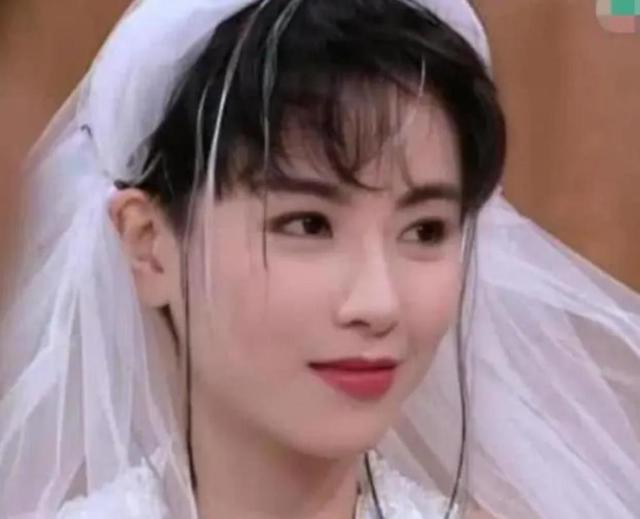 给糖就不闹|本以为她们不好看，结果年轻时都是大美女，看到阿朵被惊艳到了