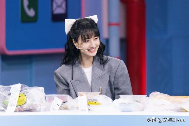 时尚迪科郑爽活该火首次跳芭蕾舞，穿白裙秀“漫画腿”比女团还美，真拉风