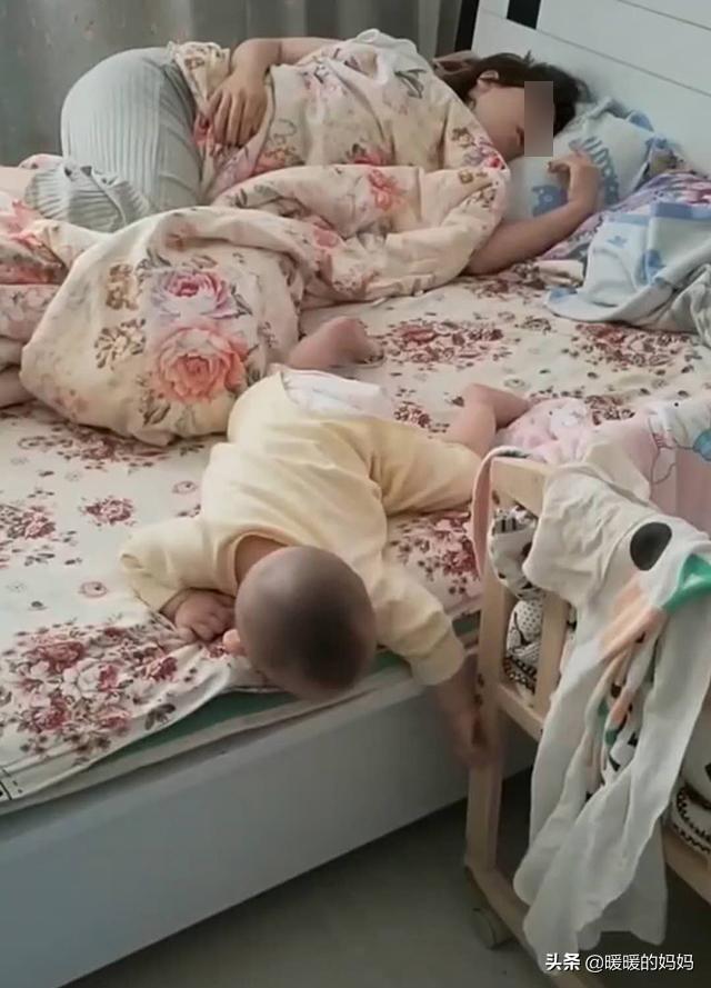 [超级宝妈]保姆带娃自己却睡得“香甜”，宝妈火冒三丈，网友：请来一个祖宗