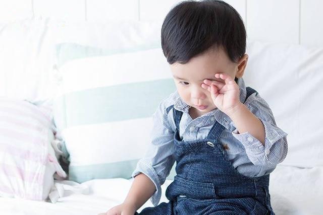 「超级宝妈」如何察觉孩子的眼睛可能有问题？3方法预防眼睛受伤