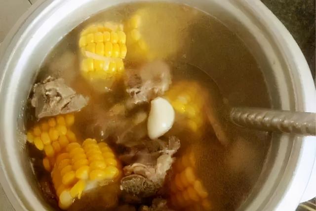 肿瘤医生：吃饭有3个小习惯，容易将癌细胞“引入家门”