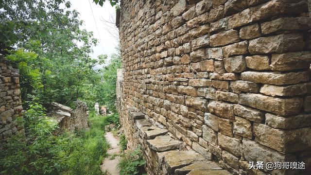 沂源东边的大山深处,有个原生态古村落,遗留古建筑众多
