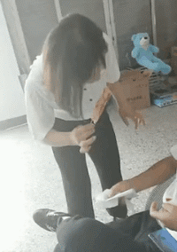 搞笑gif趣图:鲨鱼兄,这个哈欠打的猝不及防,吓得我一