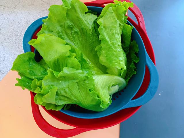 入冬后，时常吃得太油腻，试试这道菜，口感脆爽还刮油