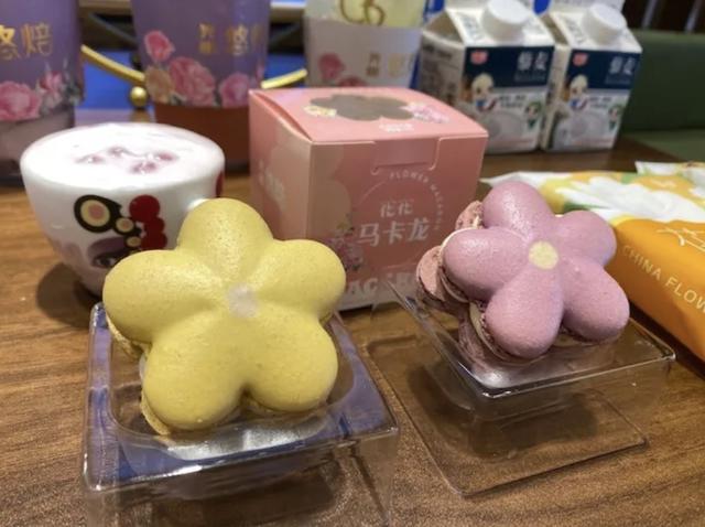 光明|这些“吉祥物”不给摸，咬一口总行吧