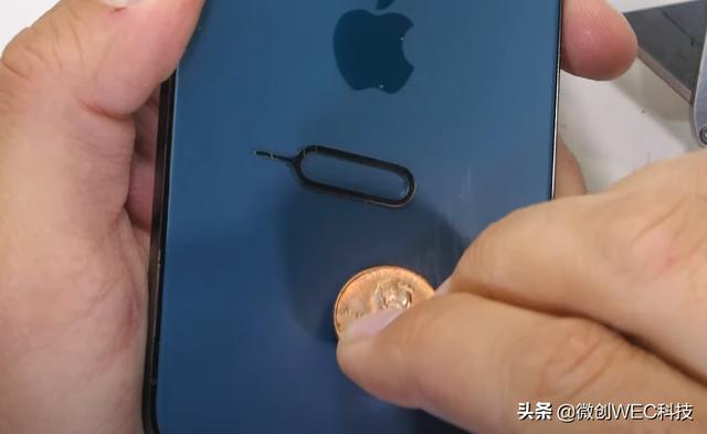 iPhone 12 Pro进行暴力测试，强行掰弯，会翻车吗？