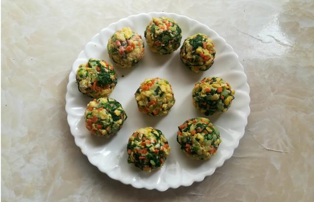 冬天，就馋这“菜团子”，粗粮细作，全面营养，比吃馒头强多了