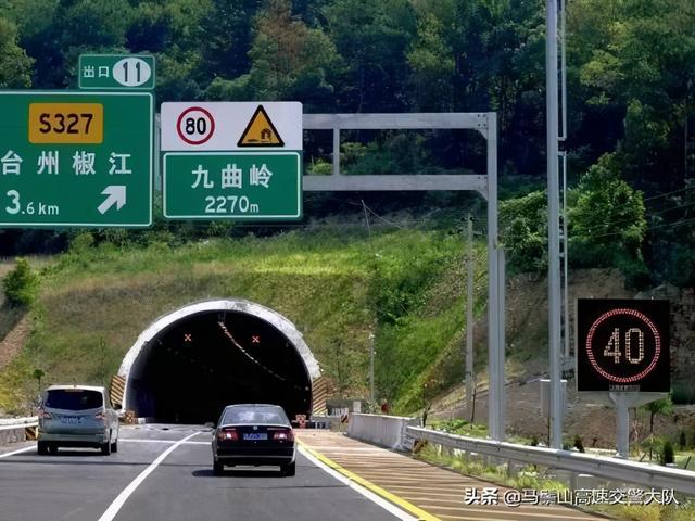 高速上隧道内禁止超车，前车速度太慢怎么办？交警提醒你正确做法