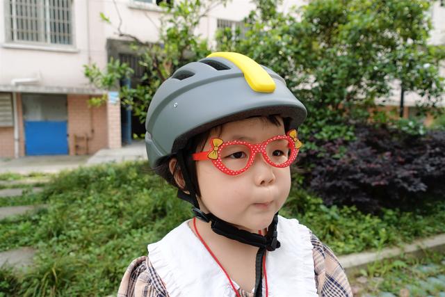 『超级宝妈』提升孩子协调性，掌握更好的平衡，柒小佰滑步车A1体验
