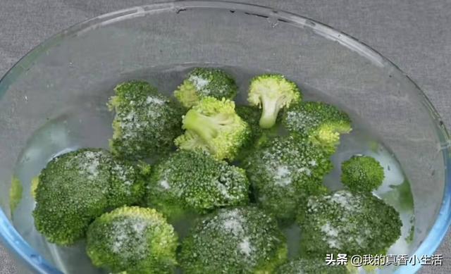 西兰花别只用食盐清洗，教你一招，杂质洗得干干净净