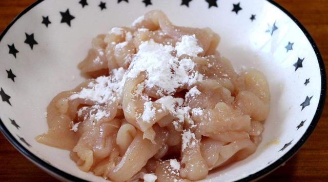 买淀粉时，不知道该怎么选？学会这3种淀粉的用法，让你秒变大厨