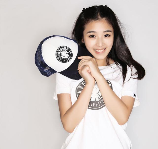 选秀鼻祖“快乐女声”举办已16年，2004那年夏天的“超女”，一个过气，一个消失匿迹电影工厂