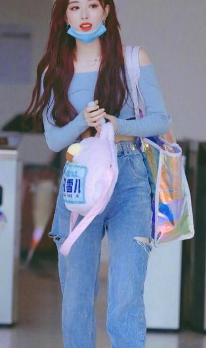 故事没我|THE9成团出道，机场私服穿搭各展风采，日常又有时尚感