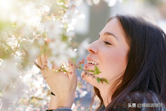 享受芳香的同时享受安心睡眠，失眠者的芳香疗法