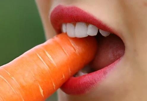 舌头|吃饭时总咬到舌头，是想吃肉吗？背后隐藏的问题可不小……