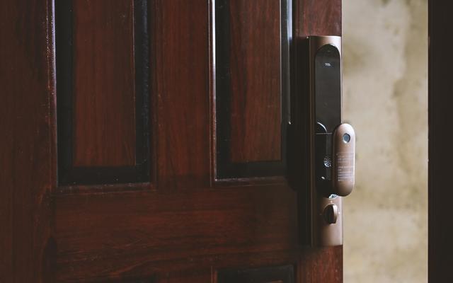 高效指纹开门，给生活从容的步调，TCL K6C智能指纹锁体验