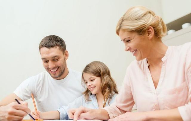 【你的育儿经】孩子自信心不足，罪魁祸首是认知偏差，父母首先要教娃认识自我