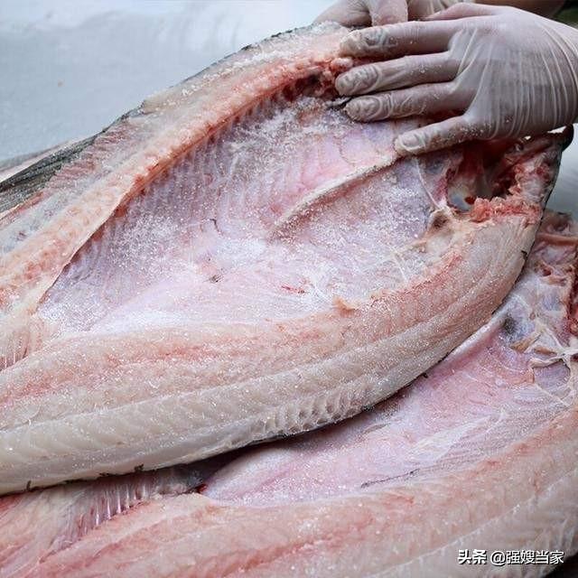 没地方熏腊鱼，试试酱油腊鱼，易学易做，色泽红亮，比熏鱼还好吃