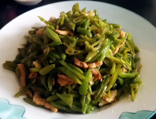 冬天，遇到我从不手软的蔬菜，每天吃一点，孩子常吃补钙还长个