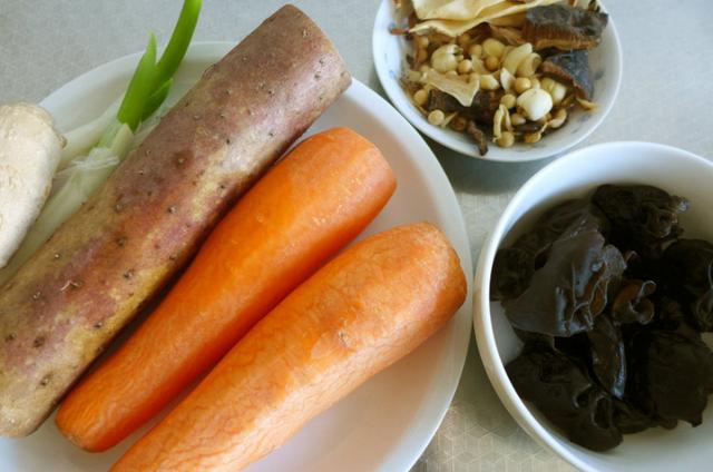 冬天一定要常吃这肉，连汤下肚鲜香御寒，手脚都不冰凉了