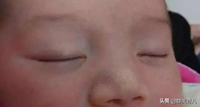 『超级宝妈』出生一周宝宝还没睁眼，找不到任何原因，婆婆这样告诉她