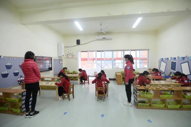 超级宝妈▲复学后，“萌娃”们怎样度过在幼儿园的一天？