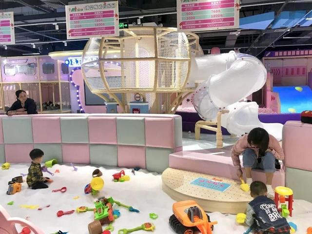 不知道怎么陪孩子玩？赶紧带着宝贝来漫奈斯成长乐园吧