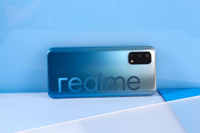 双11 realme Q2“王炸出击”，成为小米最大威胁