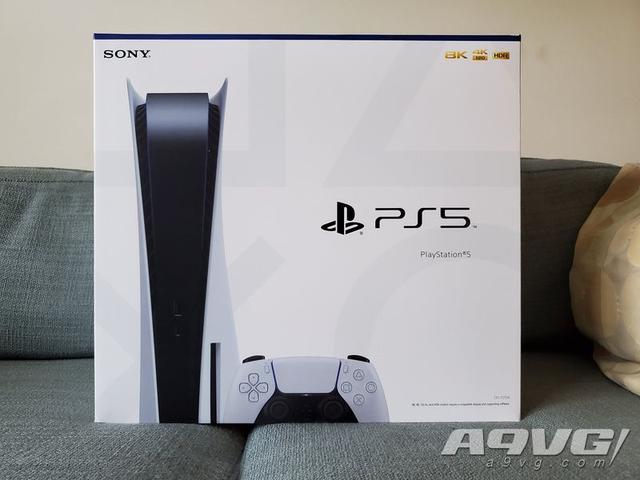 PS5主机外包装展示及DualSense手柄的开箱