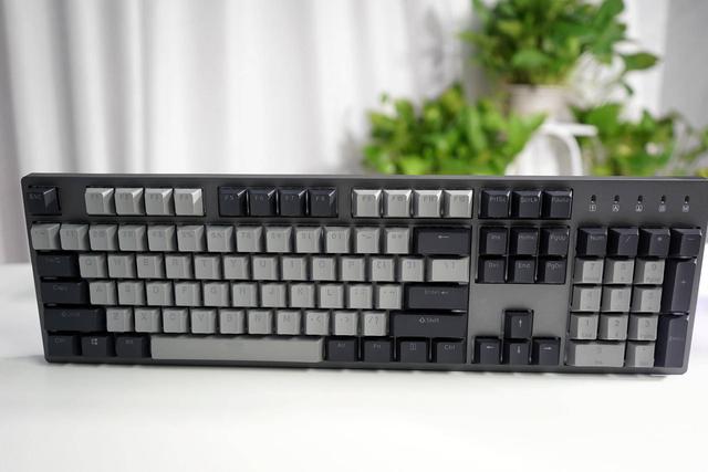 杜伽K310白光限定版：满足玩家所需，打造实用机械键盘首选