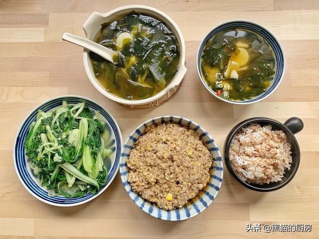 #你的育儿经#晒晒一线城市普通家庭母女俩的午餐，不精致但用心，孩子长个快