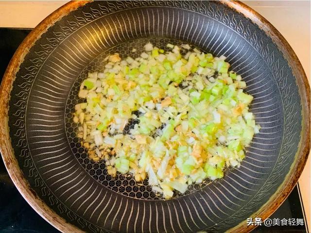 白萝卜做饺子，不要焯水了！教你3招去辛辣，鲜香味美还不出水