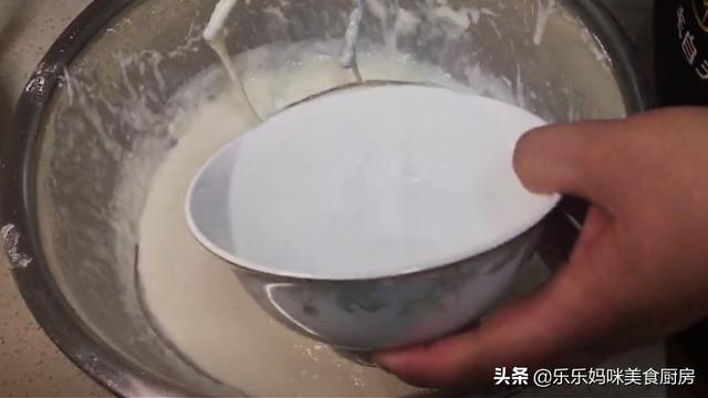 懒人凉皮想要好吃，可不是直接调面糊那么简单，教你正确做法，香