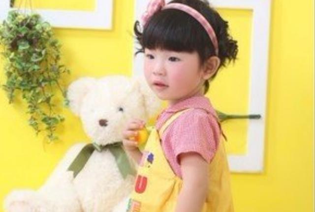 「你的育儿经」担心孩子“早恋”，宝妈把儿子打扮成“女孩”，结果场面更加混乱