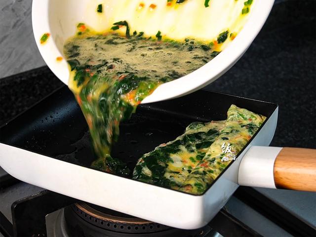 小孩不爱吃菠菜，教你一招，好吃又健康，再也不用担心孩子挑食了