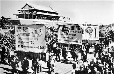 一起回到过去不妨跟上小编的步伐新中国在这里先后举行了15次国庆阅兵