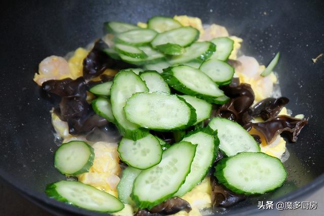 它们一起炒，简单营养好，口感清爽低脂健康，比肉还香