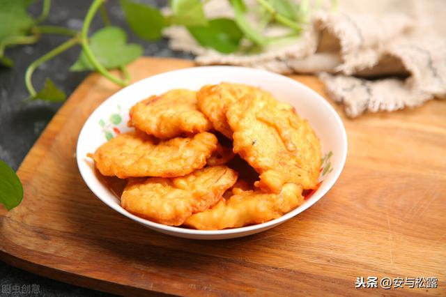 香煎藕饼，外酥里嫩，鲜香入味，超美味的家常菜，冬天吃超开胃