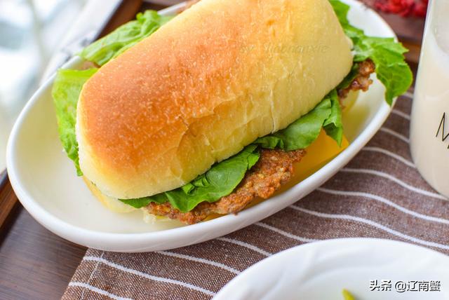 三步做出喷香弹牙的早餐肉饼，连吃一周也不会烦