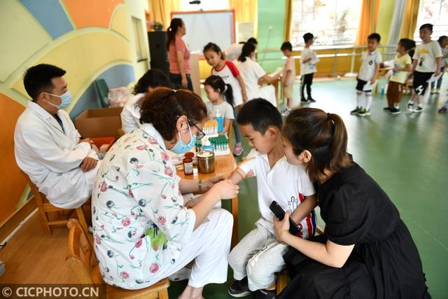 新华社|浙江东阳：健康体检呵护成长