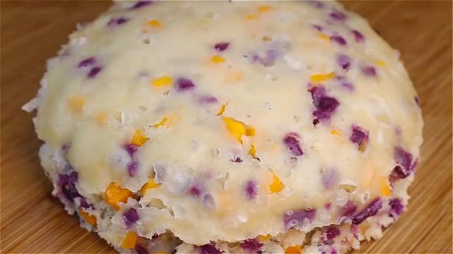 早餐试试这样做，不用揉不用擀，筷子搅一搅，出锅香甜松软，真香