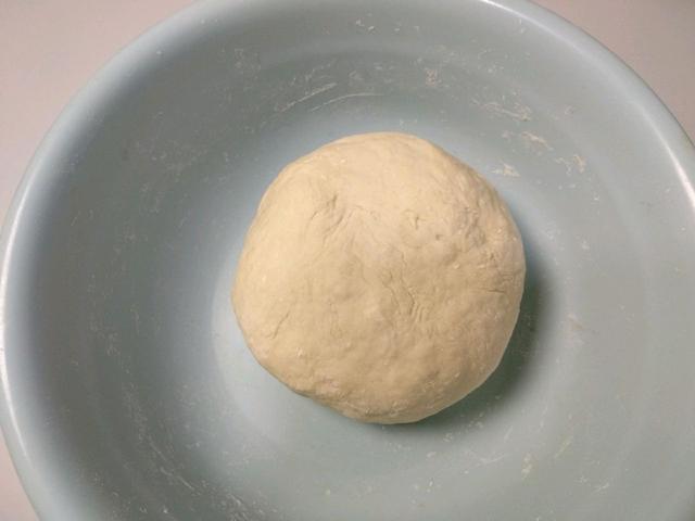 这样做的韭菜盒子，薄皮大馅，咬一口满嘴香，越吃越上瘾