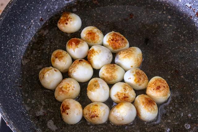 做红烧肉不用炒糖色，一样颜色红润有焦糖味，牢记这2招，真香