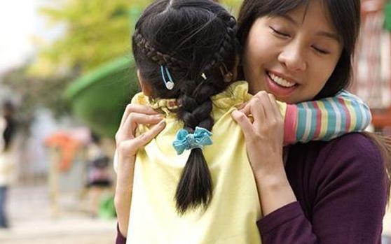 超级宝妈|孩子10分钟叫20声妈,家长愁娃太粘人,小心孩子长大疏远你