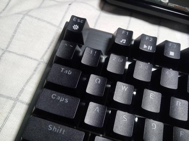 红外银轴输入更流畅，雷柏V530防水机械键盘体验