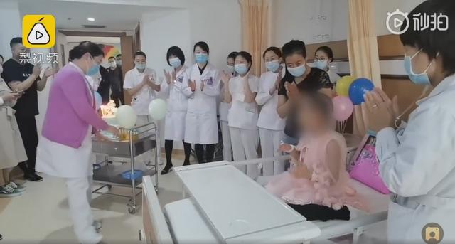 深圳新闻网新媒体|暖闻畅读 | 萌娃看妈妈生产疤痕强忍泪水
