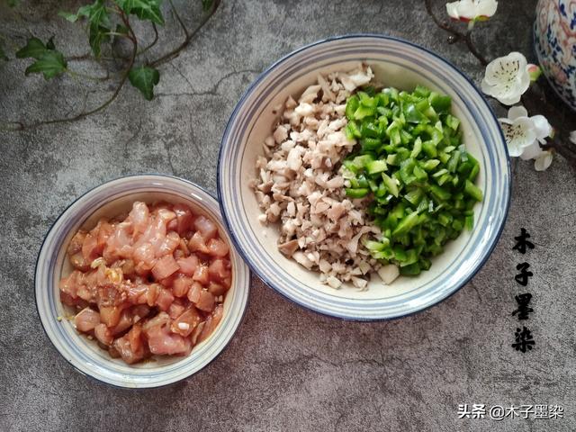 年夜饭“福袋包”，色泽金黄，香味四溢，喜庆又好吃