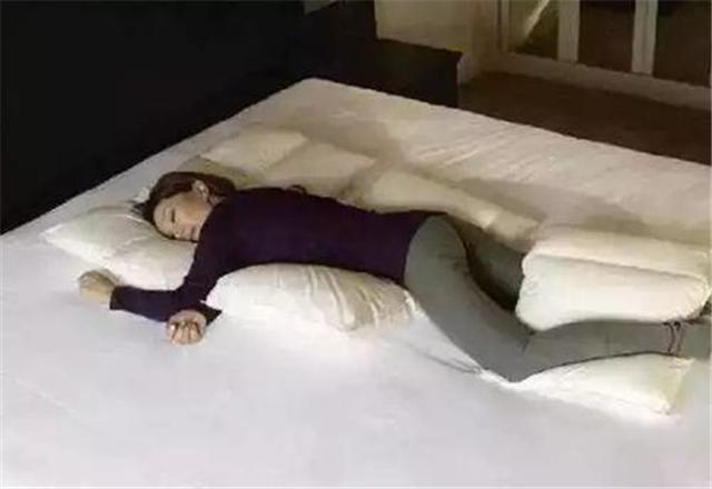 粉红夏季|孕期只能“左侧卧”睡觉吗？这3类孕妇可以换个姿势，别委屈自己