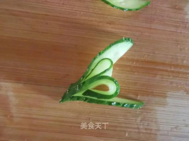 草莓水果盘：缤纷的色彩让人心旷神怡