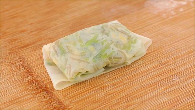 教你1根萝卜2个鸡蛋做馅饼，不用和面，皮薄馅大，香酥多汁真香